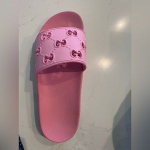Gucci pink sandals